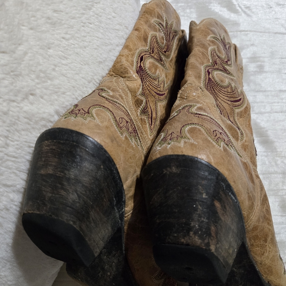 Eagle Cowboy Boots with Embroidered Design By Corral Size 8. - Picture 8 of 14